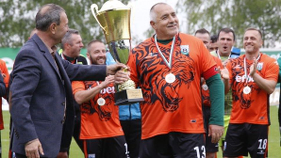 Бойко Борисов и "Бистришките тигри" срещу Лудогорец във финала за ветерани