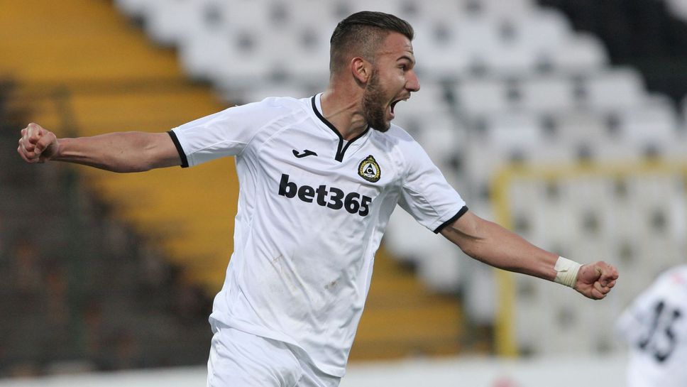 Цветелин Чунчуков тренира с отбора на Спартак Варна разбра Sportal