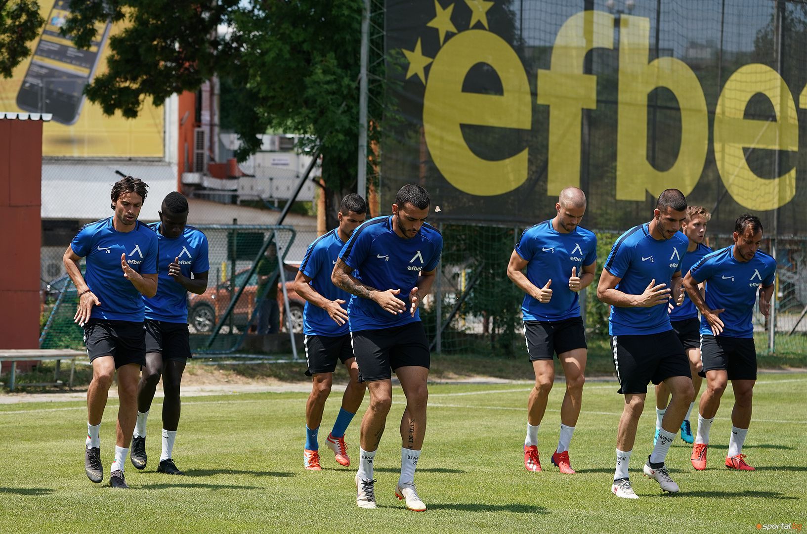 Футболистите нa Левски с открита тренировка след лагера в Добринище
