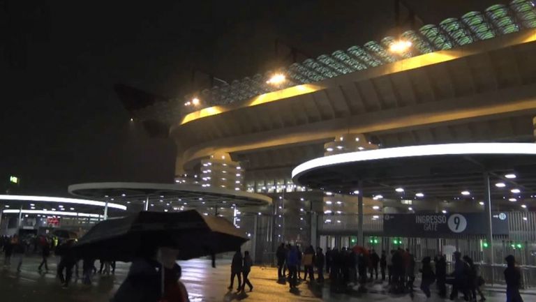 Атмосферата в Милано минути преди началото на срещата Милан - Лудогорец