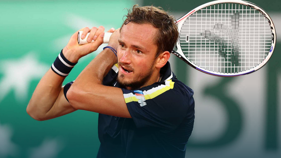 Медведев продължава в третия кръг на "Ролан Гарос"