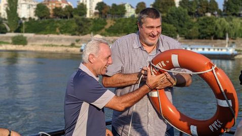 Христо Стоичков пожела успех на българските волейболистки за Златната лига 🏐⚽🇧🇬