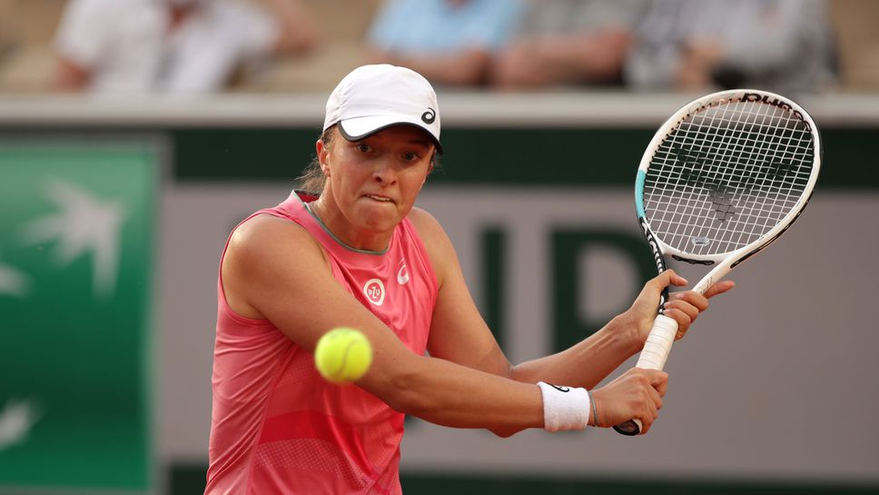 Шампионката Ига Швьонтек с експресна победа във втория кръг на "Ролан Гарос"