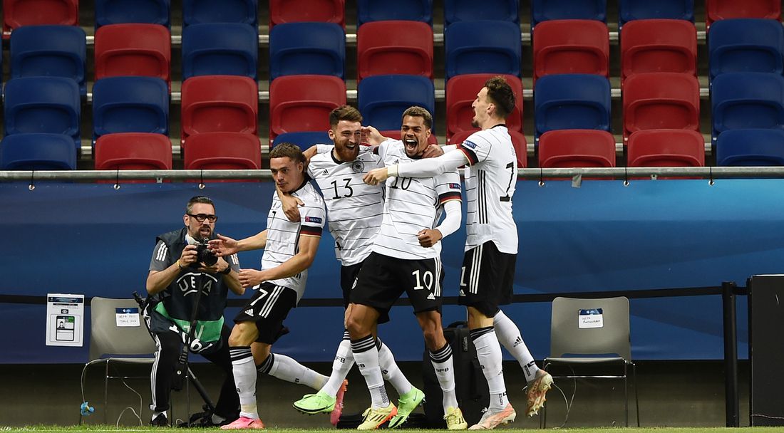Исторически гол прати младежите на Германия на трети пореден финал