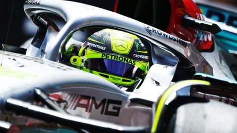 Защо Хамилтън смени каската си в средата на Гран При на Монако