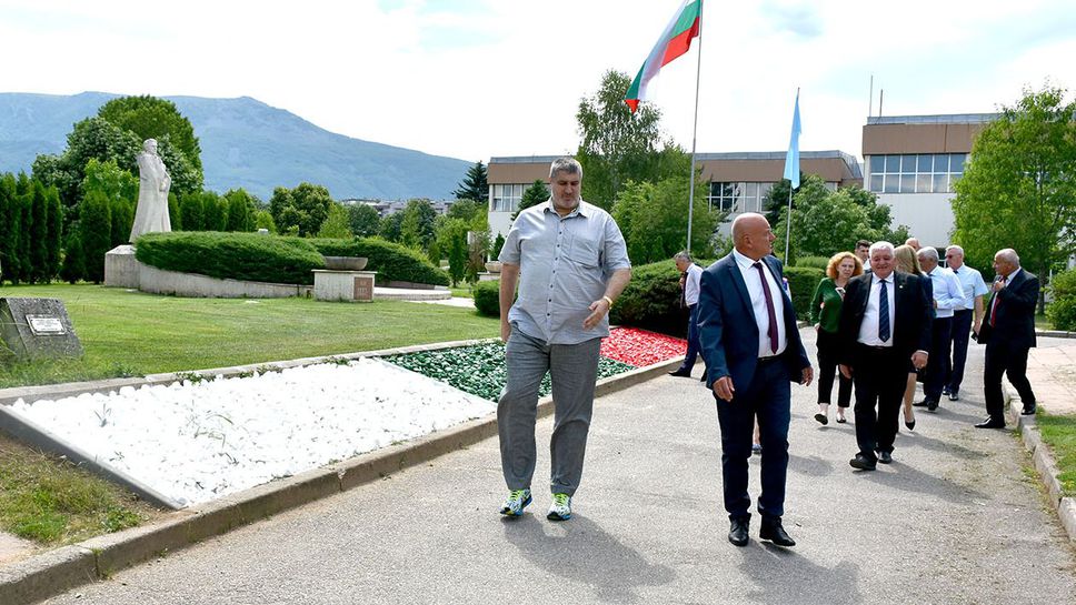 Любо Ганев посети НСА преди старта на държавното по плажен волейбол