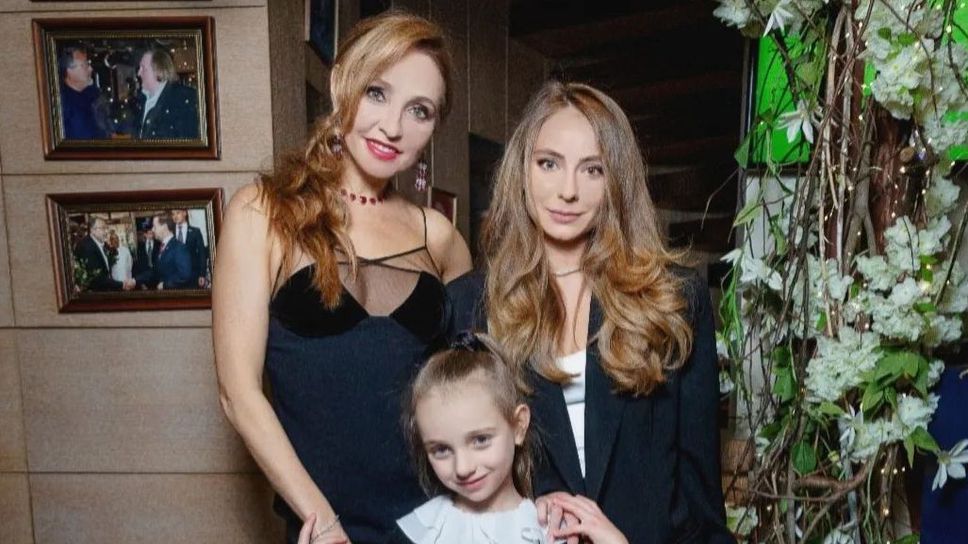 Татяна Навка показа дъщерите си