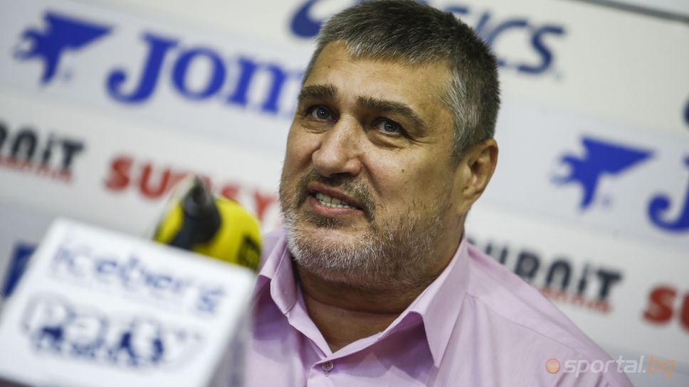 Любо Ганев и волейболистите преди Лигата на нациите