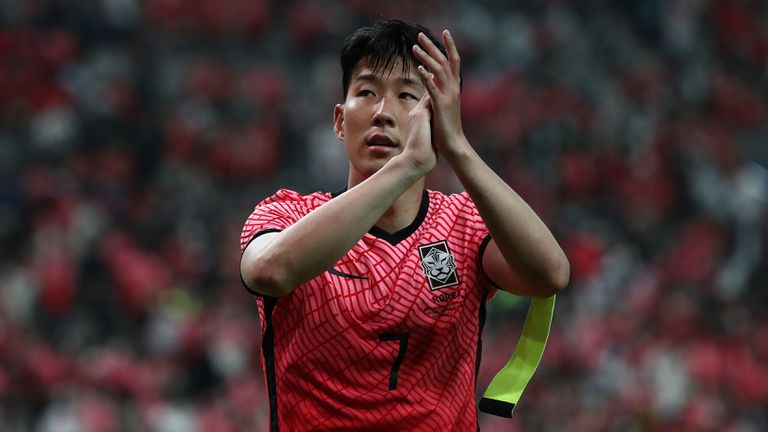 Капитанът на националния отбор на Република Корея по футбол Хюн-мин