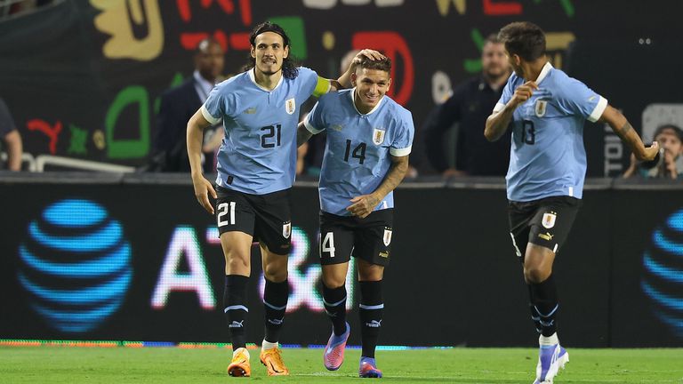 Националният отбор на Уругвай по футбол се наложи над с