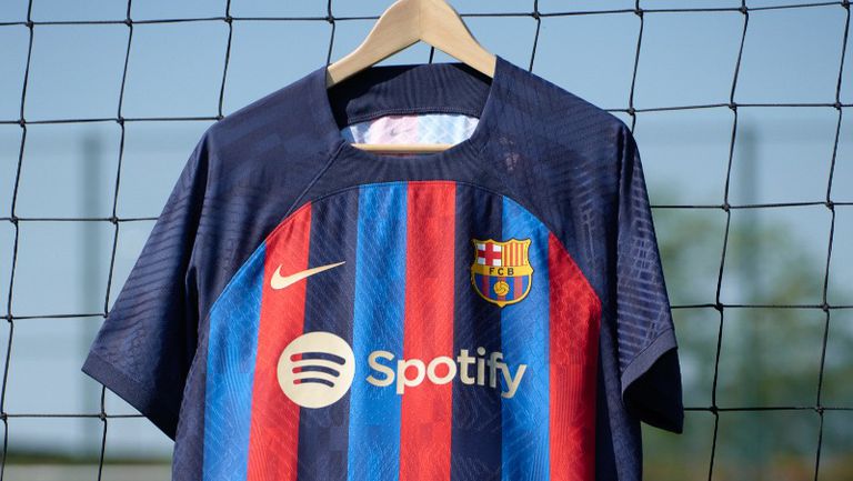 Испанският футболен отбор разкри фланелката си за новия сезон Тя