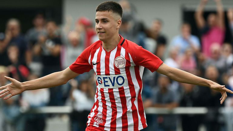  Кьолн разгласи прехвърлянето на халф 