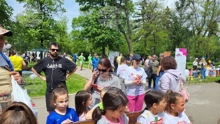 Спортен ден Самоков събра стотици хора в Туристическата градина в града