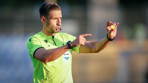 Отбор от Трета лига скочи на Гидженов и попита: Толкова ли е некадърен съдията?