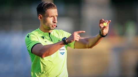  Отбор от Трета лига скочи на Гидженов и попита: Толкова ли е несръчен съдията? 