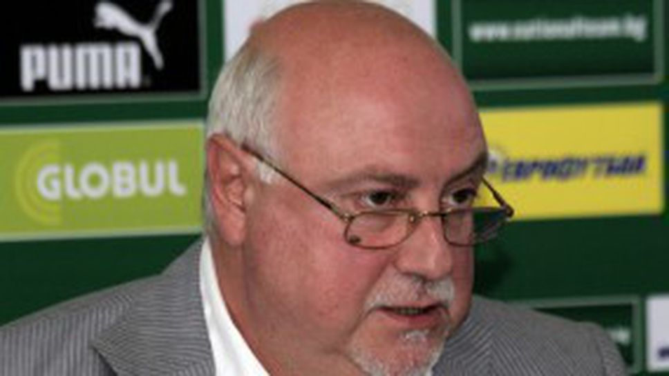 Баждеков притеснен от стачките във Франция