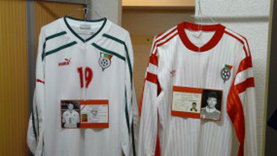 Екипи на Наско Сираков и Владо Манчев на метри от съблекалнята на Левски в Лил