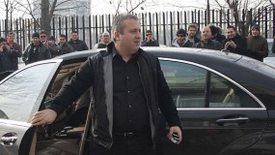 Коко Динев нападна Генов - бил със запазено сепаре в известно заведение