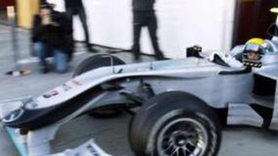 Вижте за първи път новите коли във Ф1 на пистата (снимки)