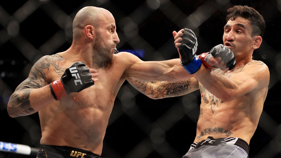 Волкановски преби Халоуей за титлата в категория "перо"