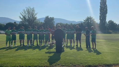  Ботев (Ихтиман) потегли с хикс в контролите 