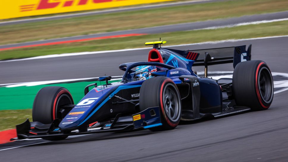 Сарджънт удържа Поучер за победата на „Силвърстоун“, ореолът спаси живота на пилот