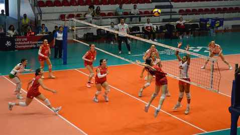 България U16 с тежка първа загуба на ЕвроВолей 2025