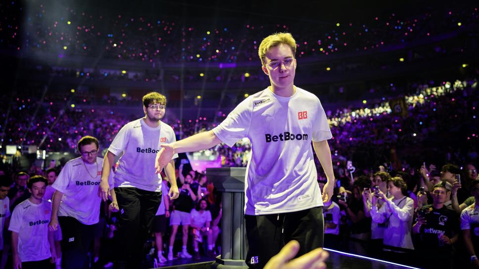 FL4MUS се завърна на пейката на Virtus.pro