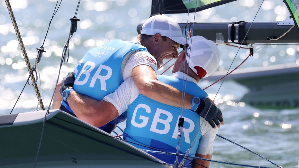 Олимпийска титла с фотофиниш за британците Дилън Флетчър и Стюърт Бител в клас 49 във ветроходството