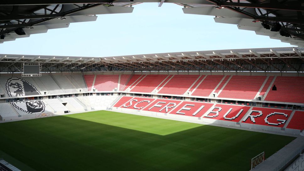 Преместването на Фрайбург на нов стадион ще стане едва през октомври