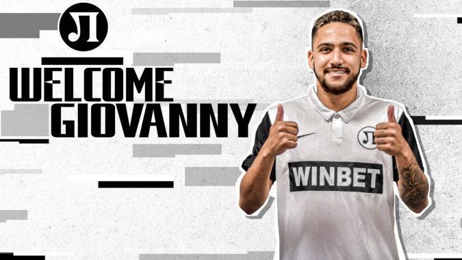 Джовани е роден на 19 септември 1997 година Той е