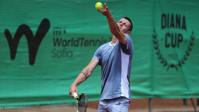 Българският национал Александър Лазаров преодоля квалификациите на турнира по тенис