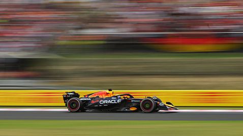 Стюардите не наказаха Верстапен за атаката срещу Хамилтън