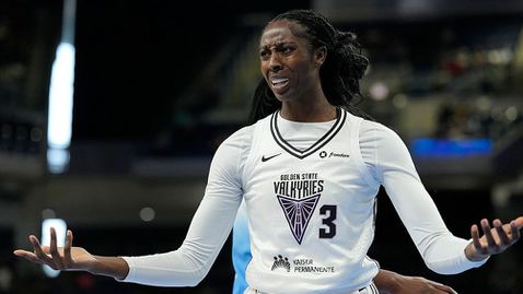 Нов скандал с хвърлена на терена секс играчка на мач от женската НБА, мъж бе арестуван