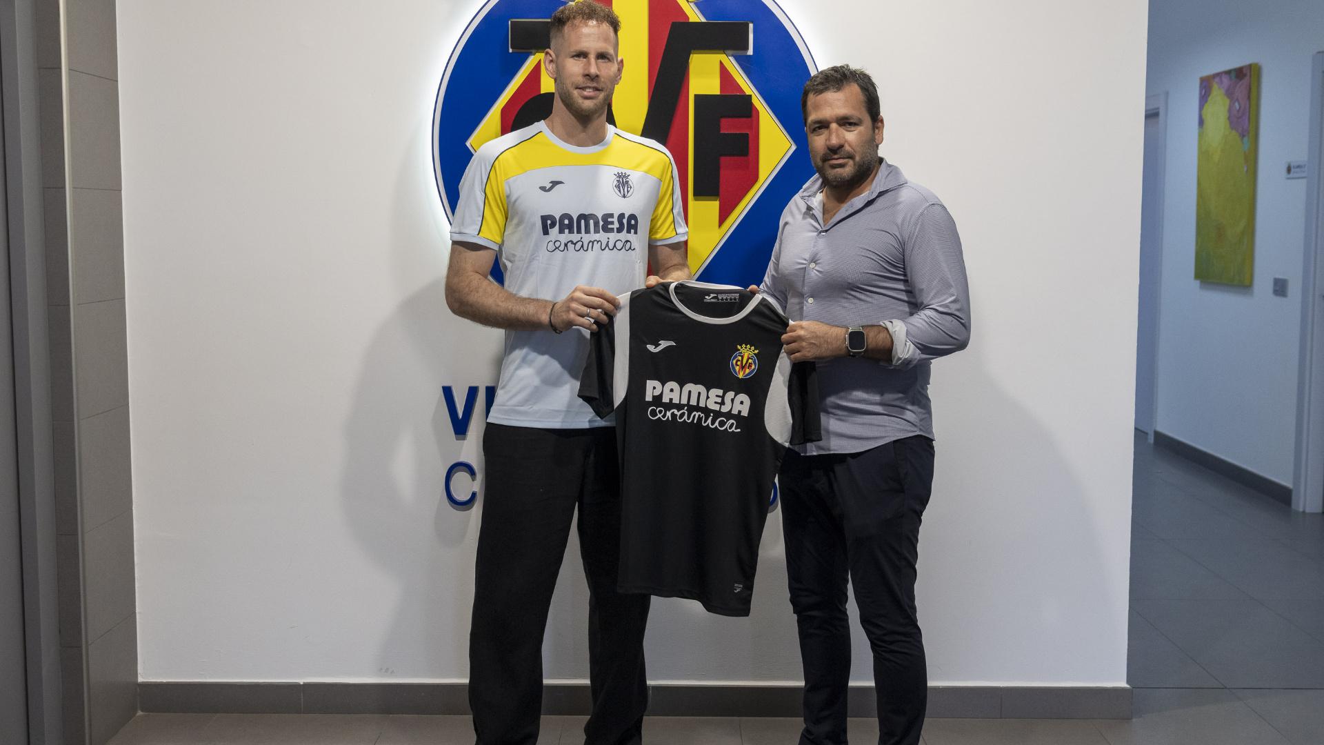 Peter Gulacsi joins Villarreal from RB Leipzig