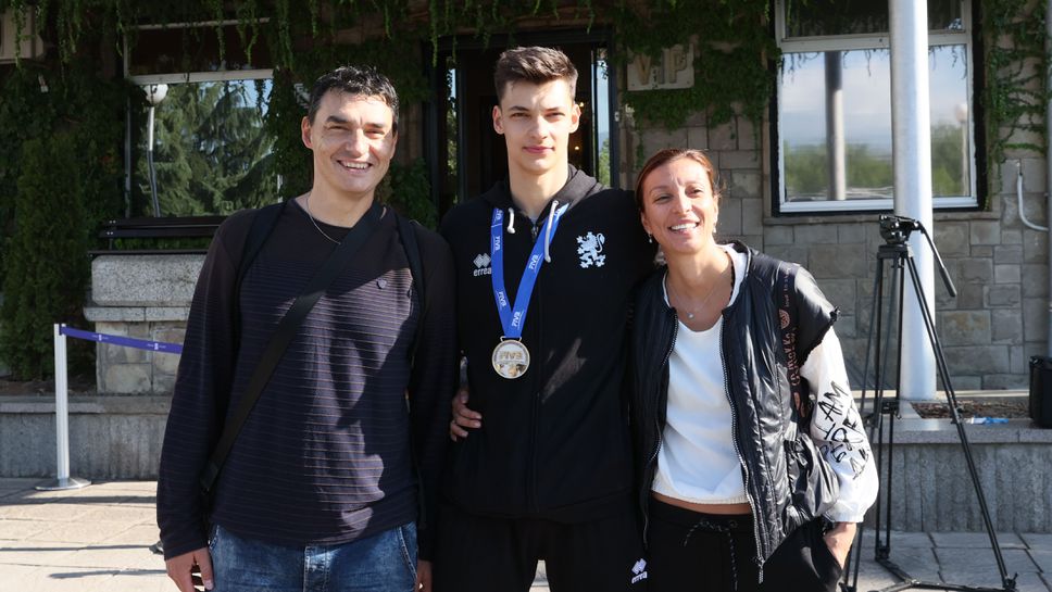 Алекс Николов: Мотивирани сме да спечелим световната титла до 21 години 🏐