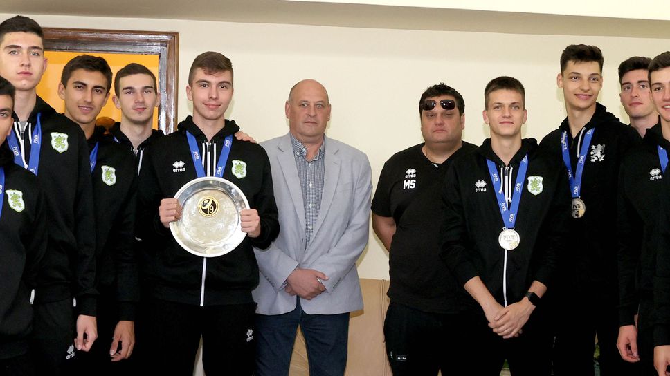 Заместник-министър Барчовски посрещна медалистите от СП по волейбол за юноши до 19 години