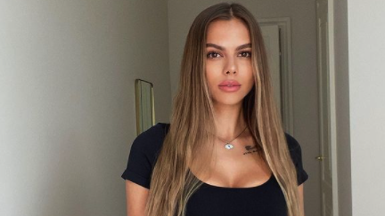 Вики Одинцова “пали” страстите с мокри кадри