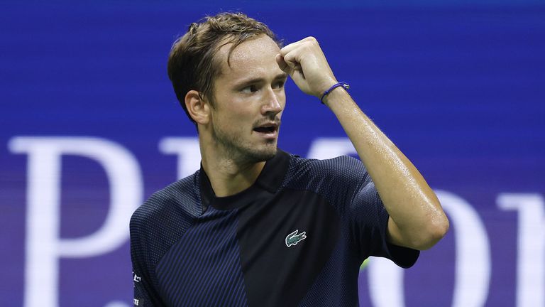 Данииил Медведев се класира за четвъртия кръг на Откритото първенство