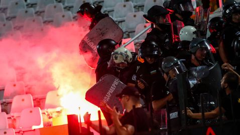  Напрежение по трибуните и конфликти с полицията по време на пловдивското дерби 