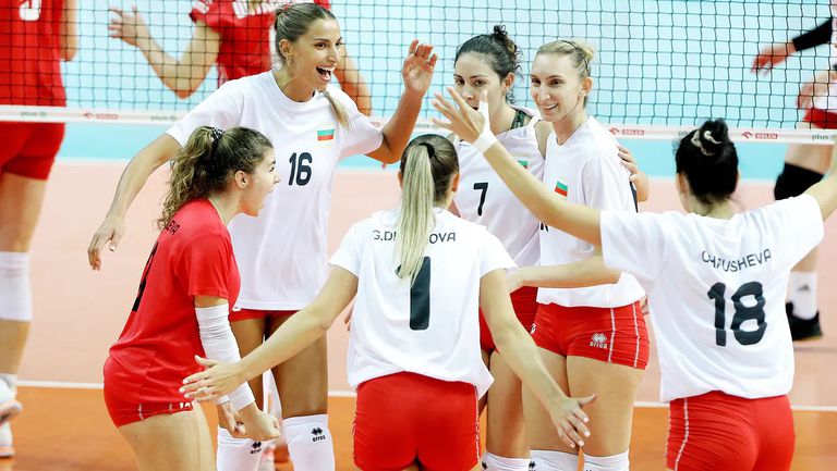 Волейболистките от националния отбор на България паднаха от Полша и