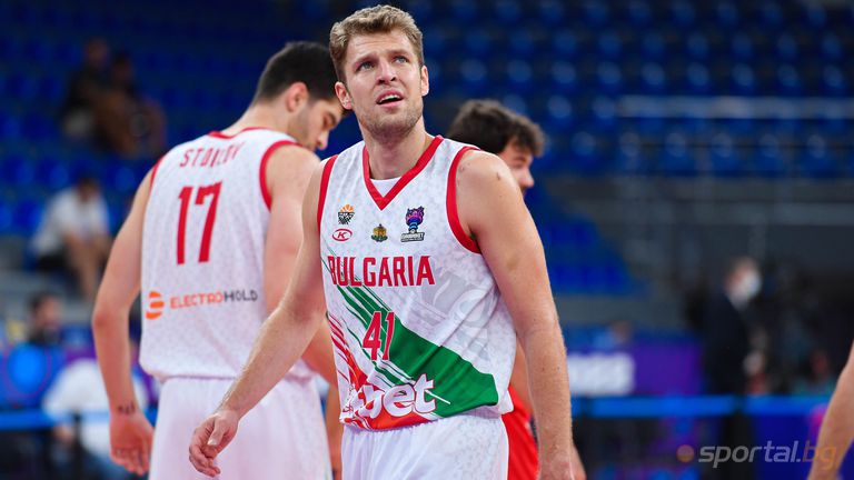 Звездата на националния отбор по баскетбол Александър Везенков заема второ