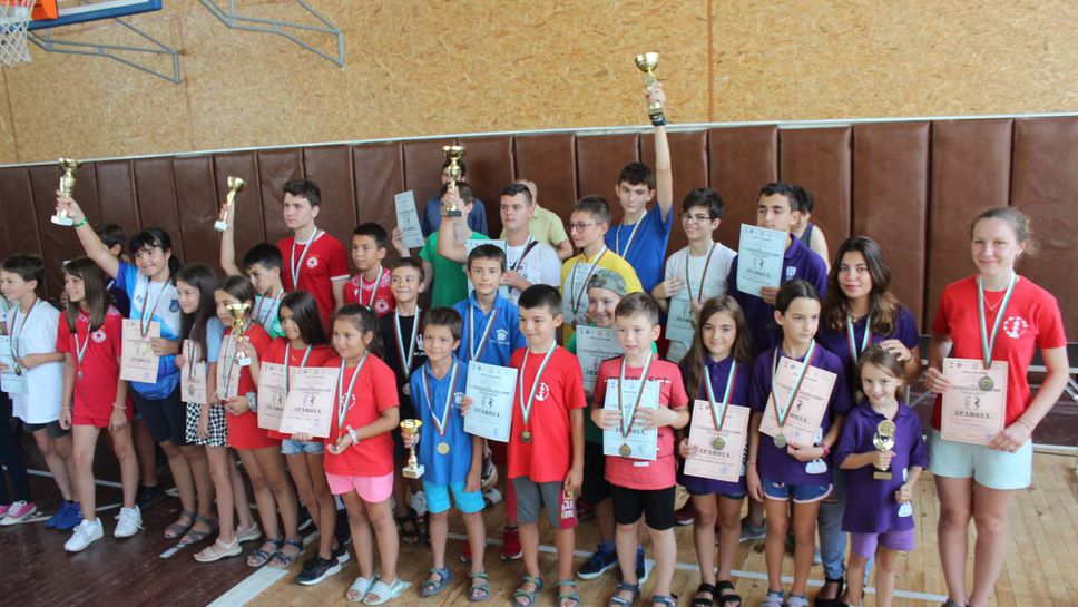 Силно представяне на варненските шахматисти в турнира "Морско конче"