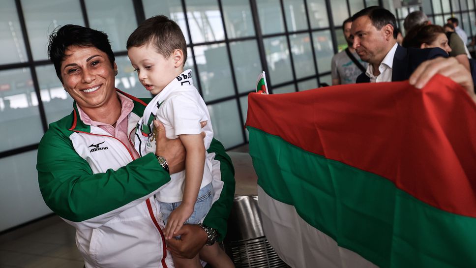 Именитата атлетка и възпитаничка на НСА Васил Левски Стела Енева