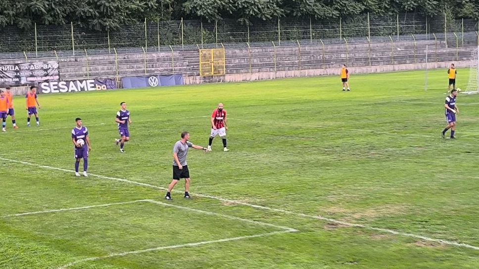 1 1 приключиха във Велико Търново местния Етър II и Ком