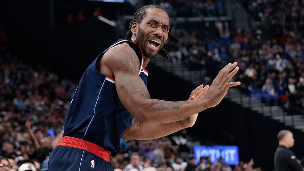 Звездата на Лос Анджелис Клипърс Кауай Ленард е получил 28