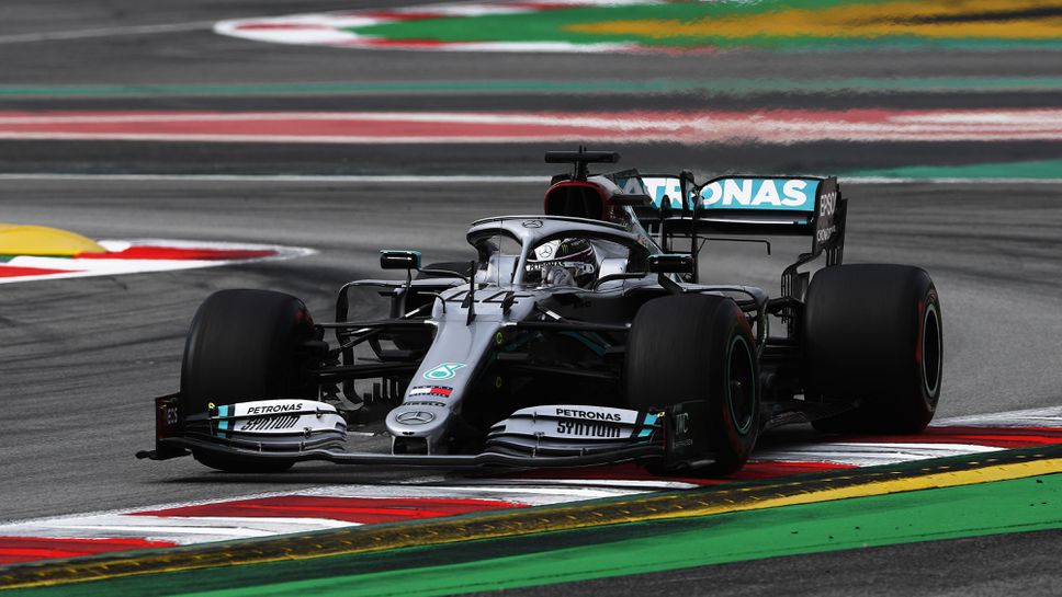 Хамилтън няма да се противи ако Мерцедес се върне към сребърното