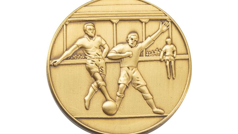Левски пуска в продажба реплика на първите си златни медали