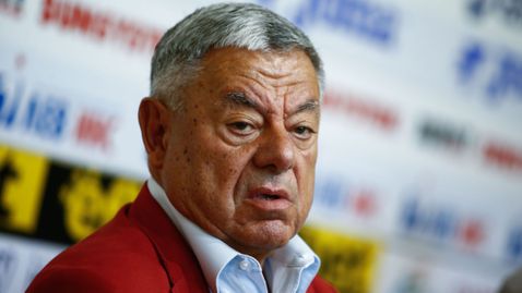  След изявлението на Петър Георгиев пред Sportal.bg - БФБаскетбол евентуално ще накаже президента на Рилски за непочтено държание 