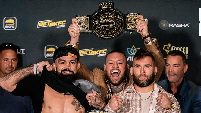 Конър Макгрегър превзе пресконференция на BKFC и се заяде с Майк Пери